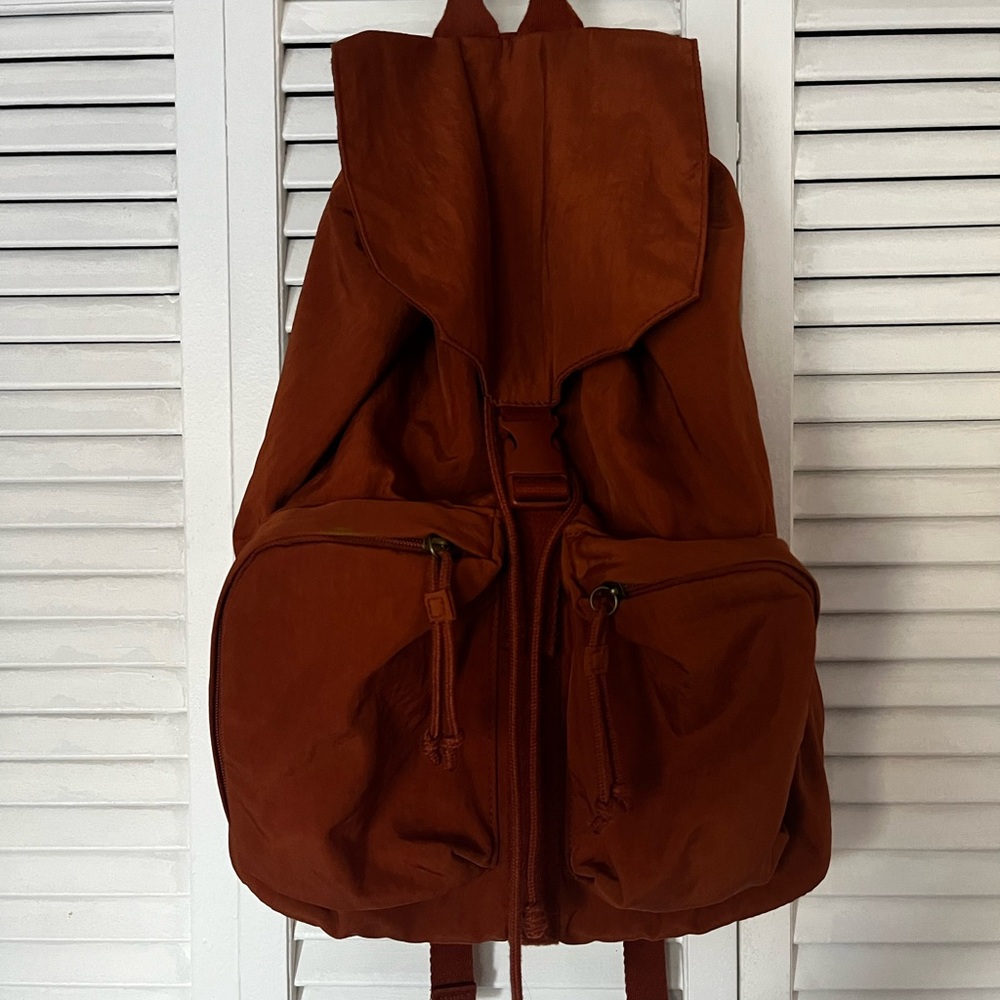 Brown Canvas Backpack with Classic Design and Durable Straps